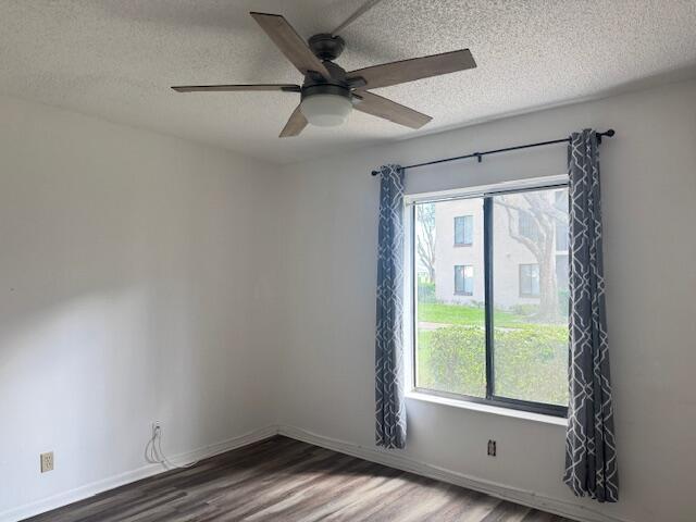 Building Photo - 207 Foxtail Dr
