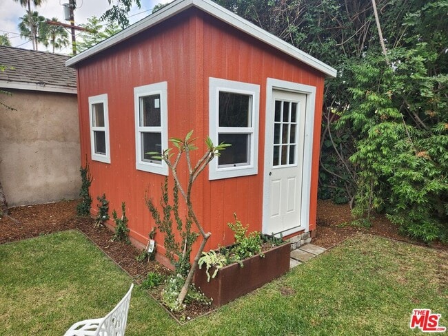Building Photo - 605 S Orange Dr