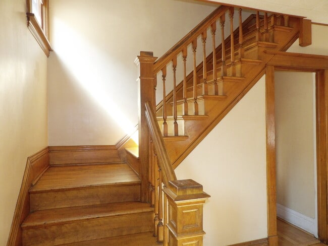 Building Photo - 3 Bedrooms | 2 Bathrooms Near UofM