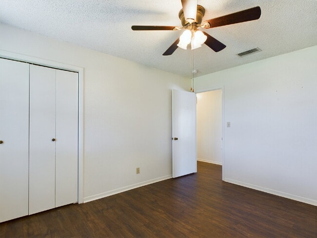 Building Photo - Generous 3-Bed, 2-Bath Home in Fredericksb...