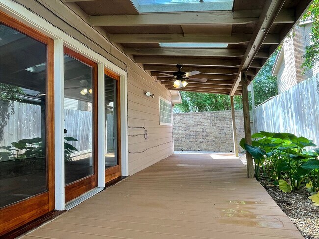Building Photo - 3602 Chapel Square Dr