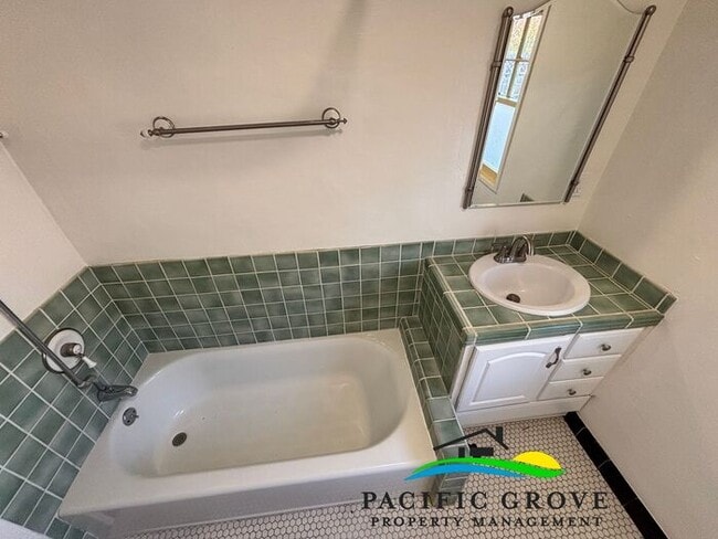 Building Photo - Delightful 3-Bedroom, 2 bath home in Pacific Grove