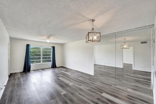 Building Photo - 2430 SW 81st Ave