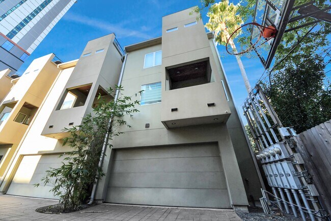 Building Photo - 1610 Calumet St