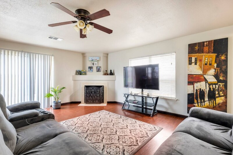 Building Photo - 1700 Balsam Way