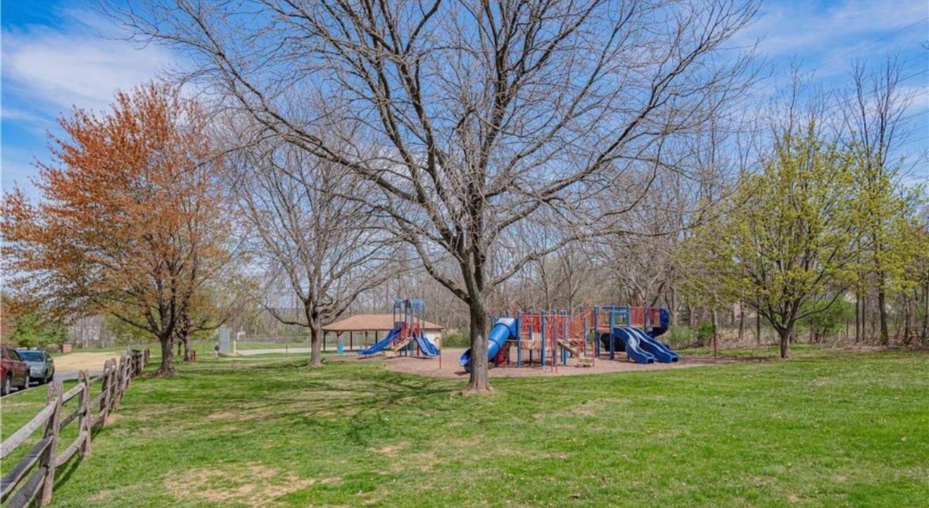 Building Photo - 5727 Greens Dr