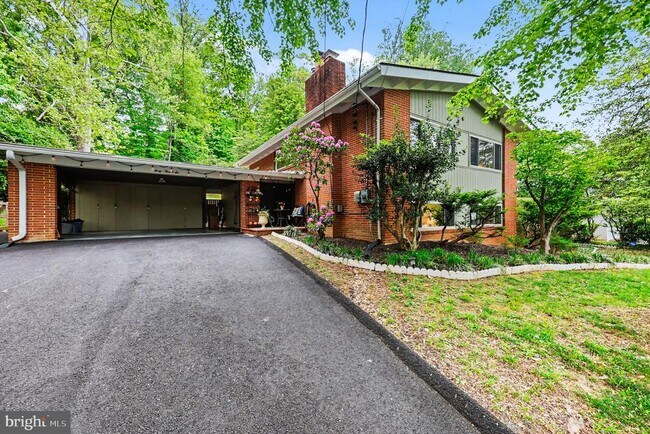 Building Photo - 6306 Beachway Dr