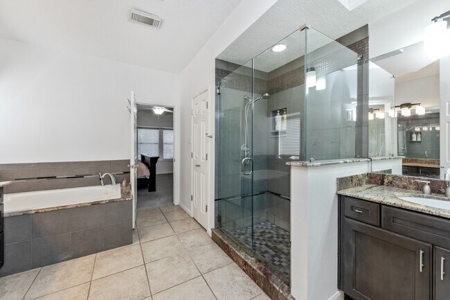 Building Photo - 15826 Jamie Lee Dr