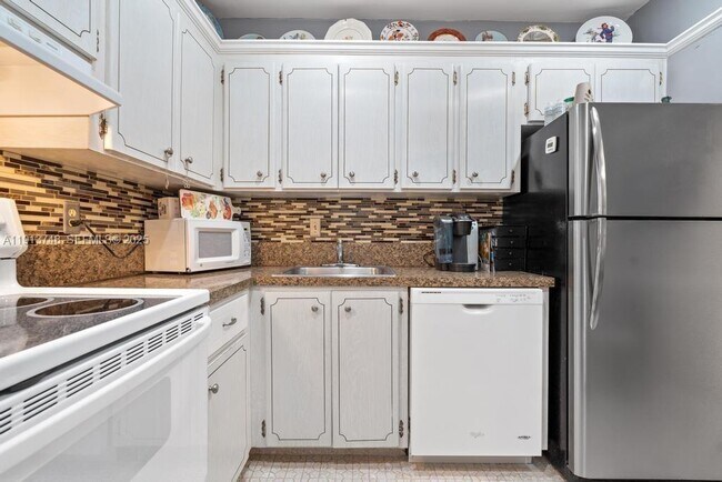 Building Photo - 400 S Cypress Rd