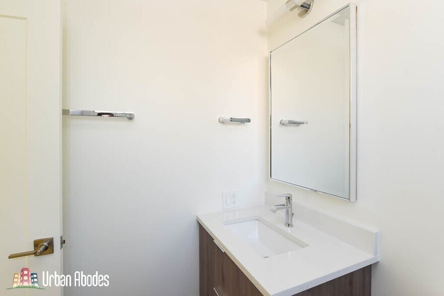 Building Photo - 935 W Grace St