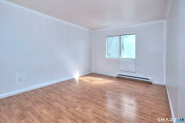 Building Photo - 638 Cove Rd