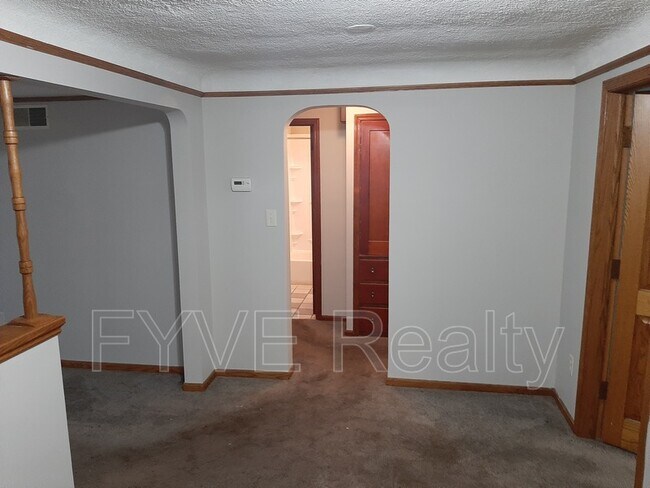 Building Photo - 1222 E 340th St