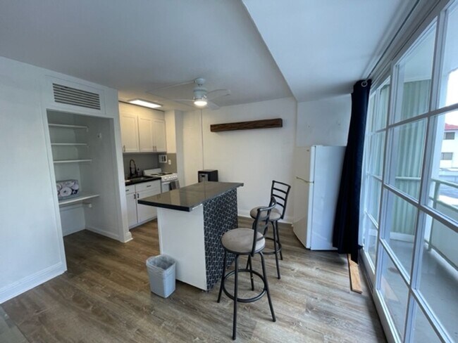 Primary Photo - Cute Studio Waikiki- Furnished/ ALL Utilti...
