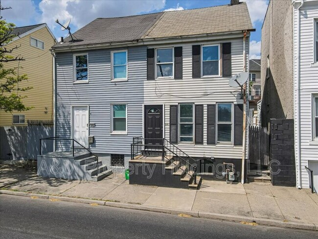 Building Photo - 841 Jackson St
