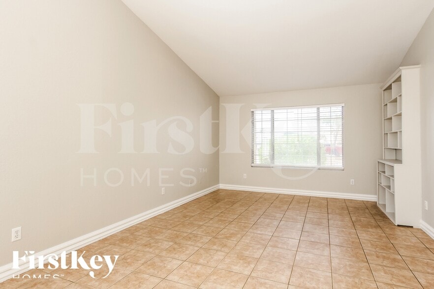 Building Photo - 15077 N 85th Ave