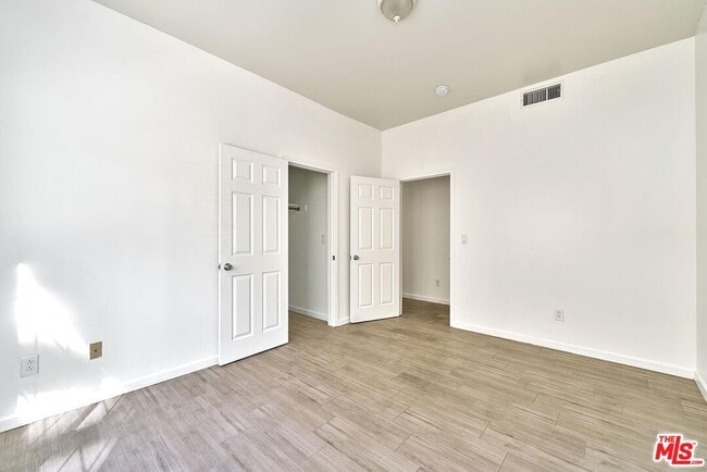 Building Photo - 705 S Gramercy Pl