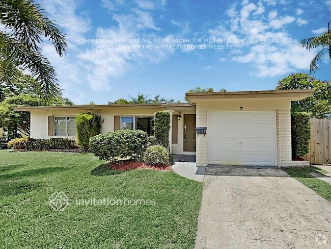 Building Photo - 2720 SW 15th Ct