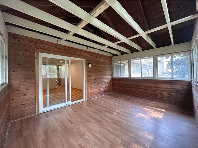 Building Photo - 15229 Buchanan Ct