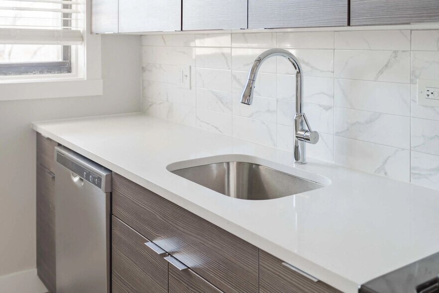 Building Photo - 6143 S Dorchester Ave