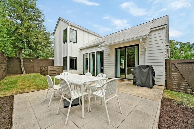 Building Photo - 4416 Gillis St