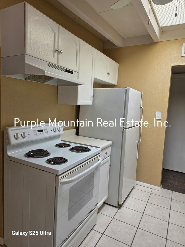 Building Photo - 1429 Walden Dr