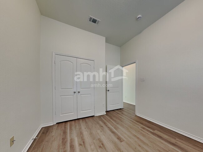 Building Photo - 924 Mesa Vista Dr