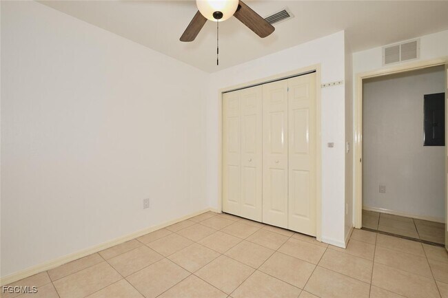 Building Photo - 3825 Hollycrest St