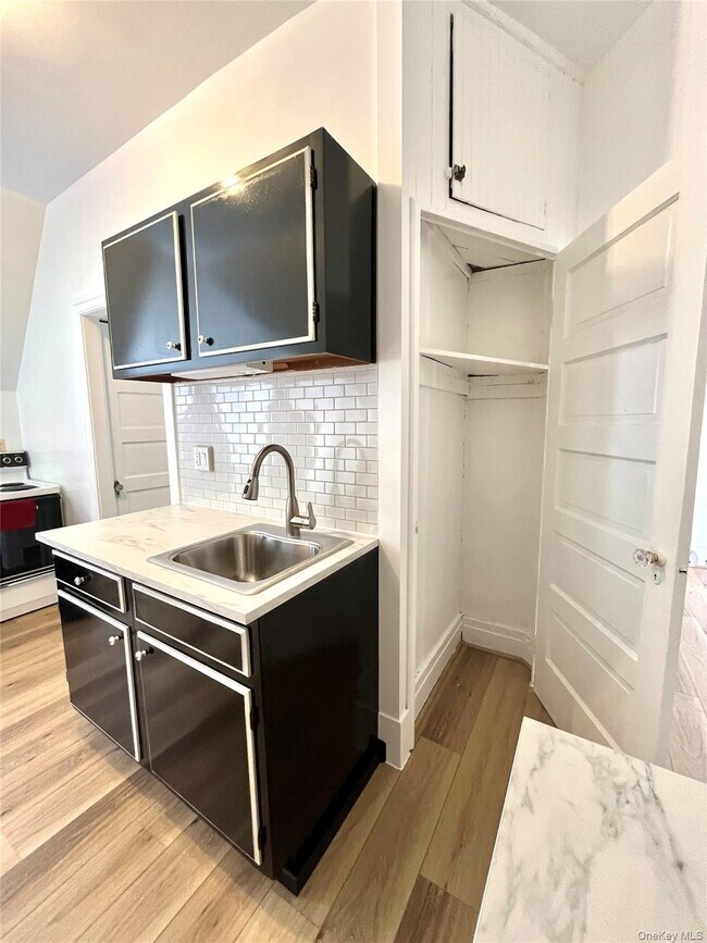 Building Photo - 7 Law St