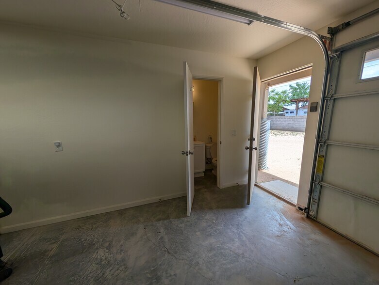 Building Photo - 1737 S Murdock Rd