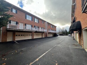 Building Photo - Rent-Ready 3BR/2.5BA Townhouse with 2-Car Garage Near Johnson City Hospital