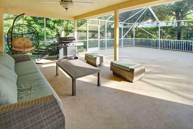 Building Photo - 120 E Park Ln