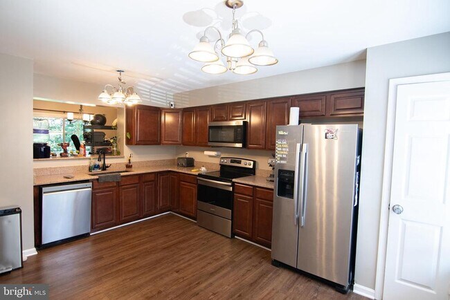 Building Photo - 611 Wind Ridge Dr
