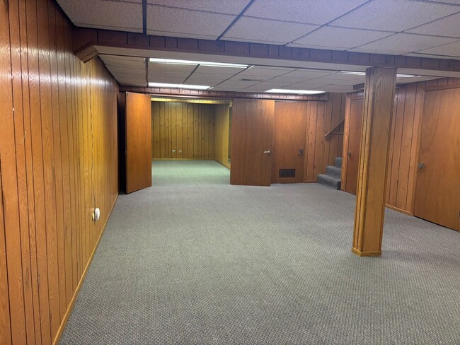 Building Photo - 625 Pheasant Ln