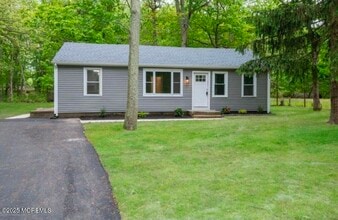 Building Photo - 27 Maida Ln