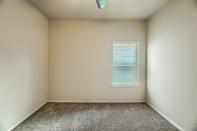 Building Photo - 10001 Pinnacle Crest Loop