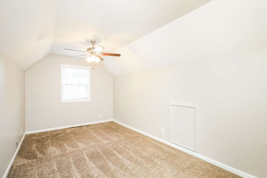 Building Photo - 8201 Briarhill Lane