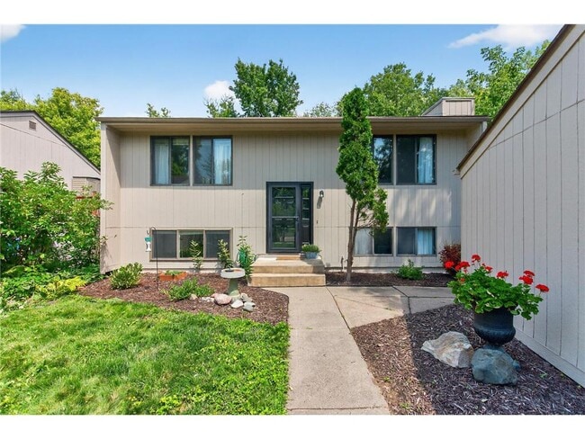 Primary Photo - 16220 15th Ave N