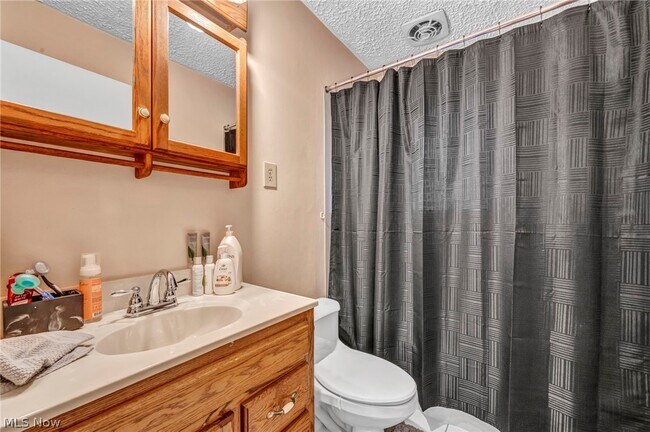 Building Photo - 5200 Royalton Rd