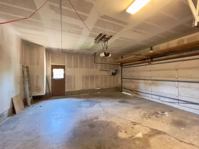 Building Photo - Spacious Three Bedroom Calistoga Home