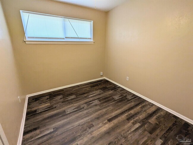 Building Photo - 9 Gentian Dr