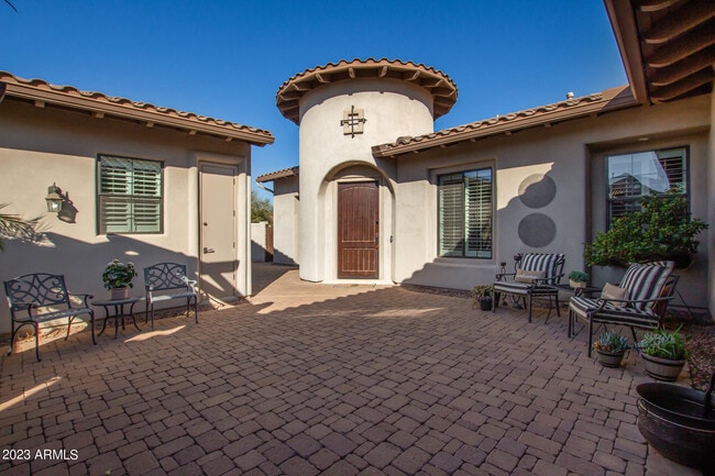 Building Photo - 885 W Palo Brea