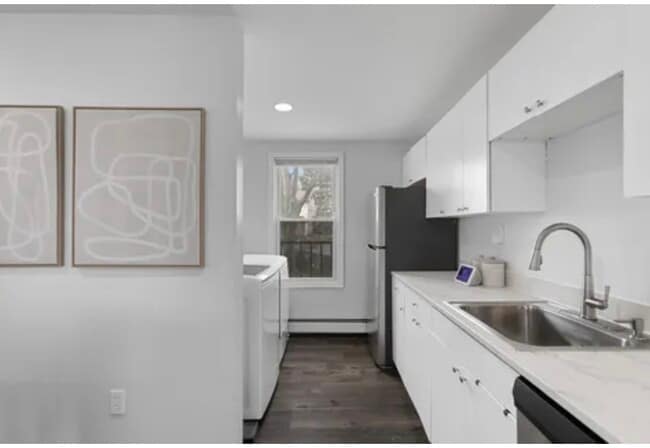 Building Photo - 50 Howe St