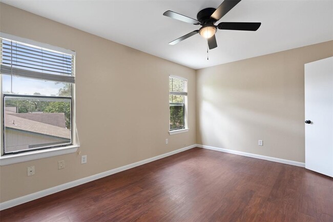 Building Photo - 6915 Woodhue Dr