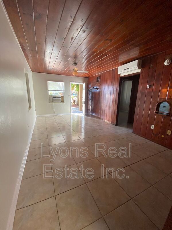 Building Photo - 1935 Ricardo Ave