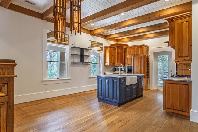 Building Photo - 780 Hart Rd