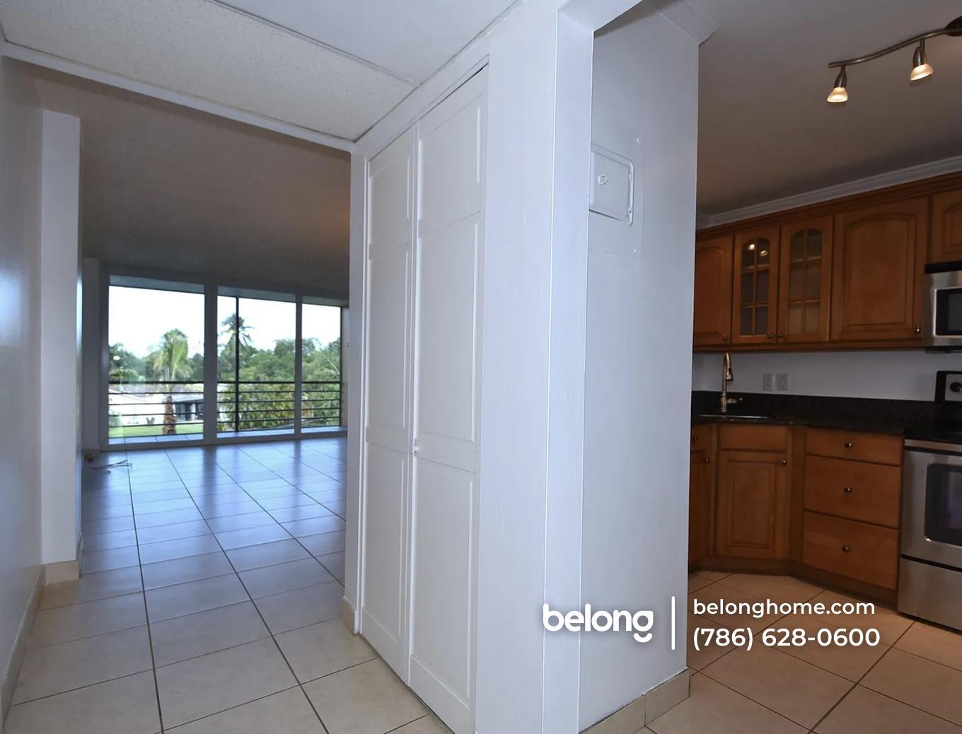 Building Photo - 121 Royal Pk Dr
