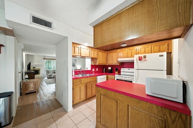 Building Photo - 3919 Fairmont Pkwy