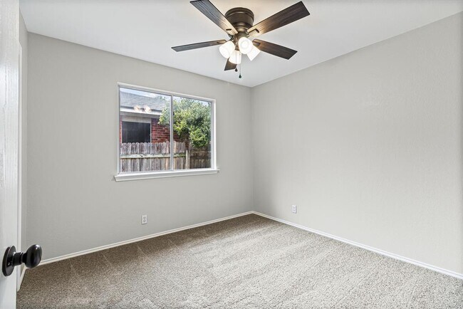 Building Photo - 200 Stanford Dr