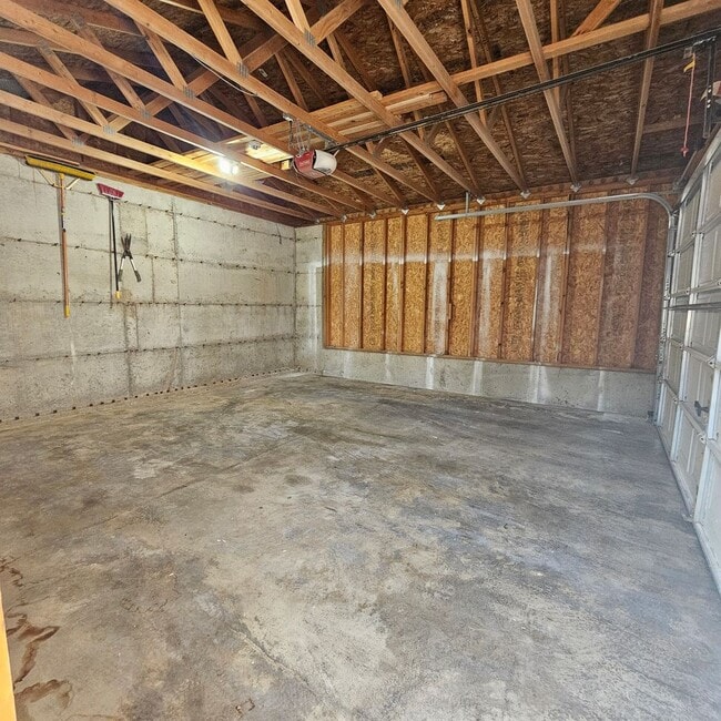 Building Photo - Beautiful Home with Mt. Rainier Views – Close to PSNS & Ferries