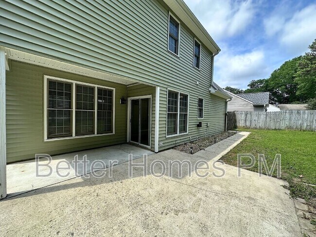 Building Photo - 741 Hanska Way